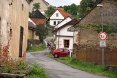 Pod kopcem to se to směje